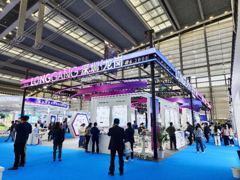 龙岗展区携近百产品亮相深圳国际医疗器械展，彰显产业集聚与创新实力